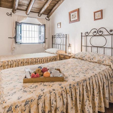 Cozy Home In Zahara De La Sierra With Kitchen Exterior foto