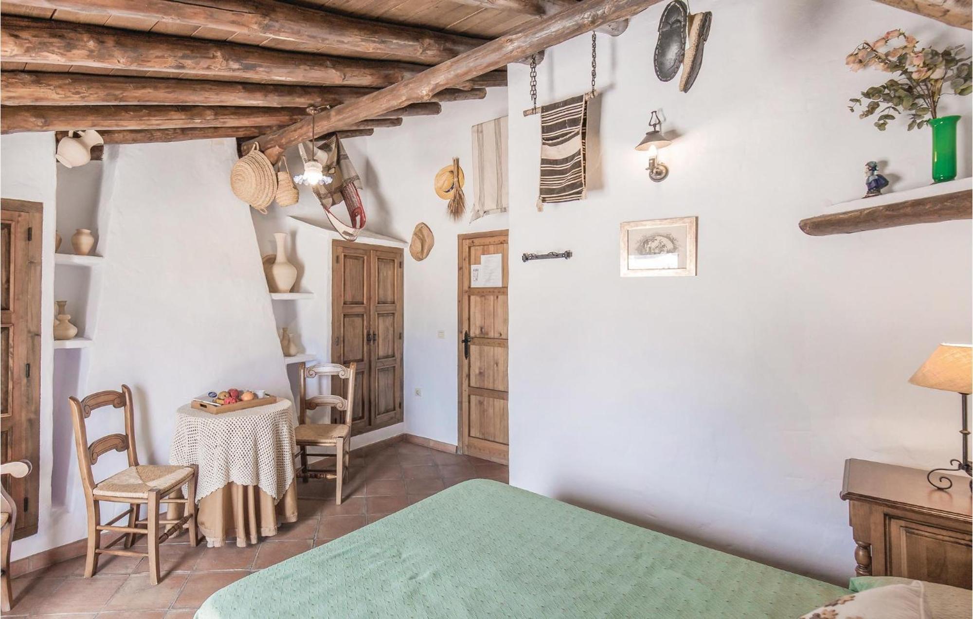 Cozy Home In Zahara De La Sierra With Kitchen Exterior foto