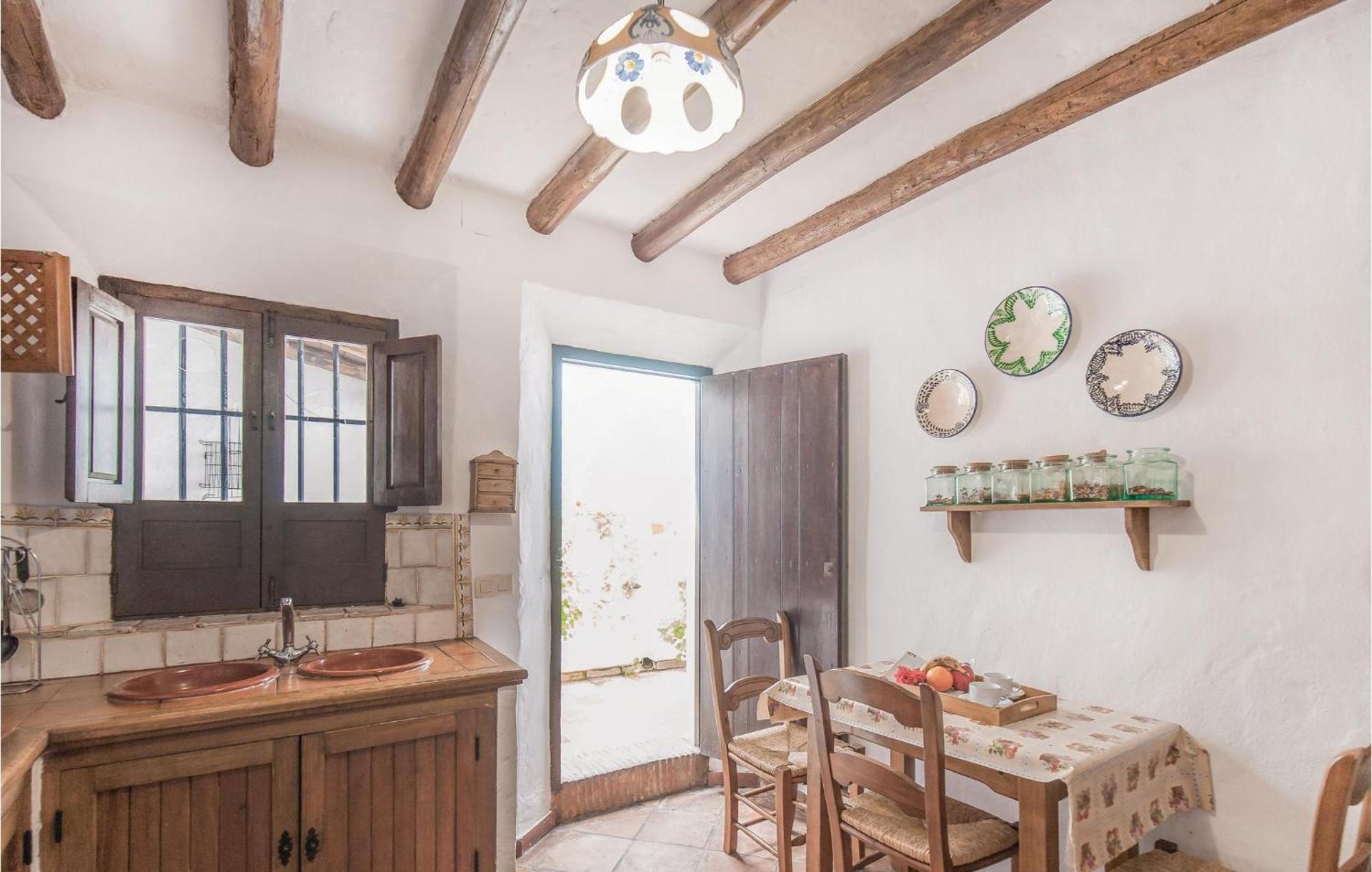 Cozy Home In Zahara De La Sierra With Kitchen Exterior foto