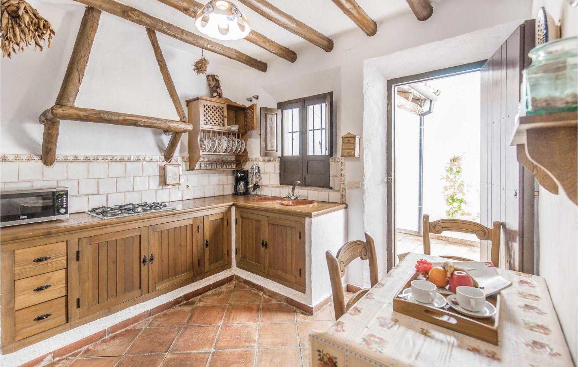 Cozy Home In Zahara De La Sierra With Kitchen Exterior foto