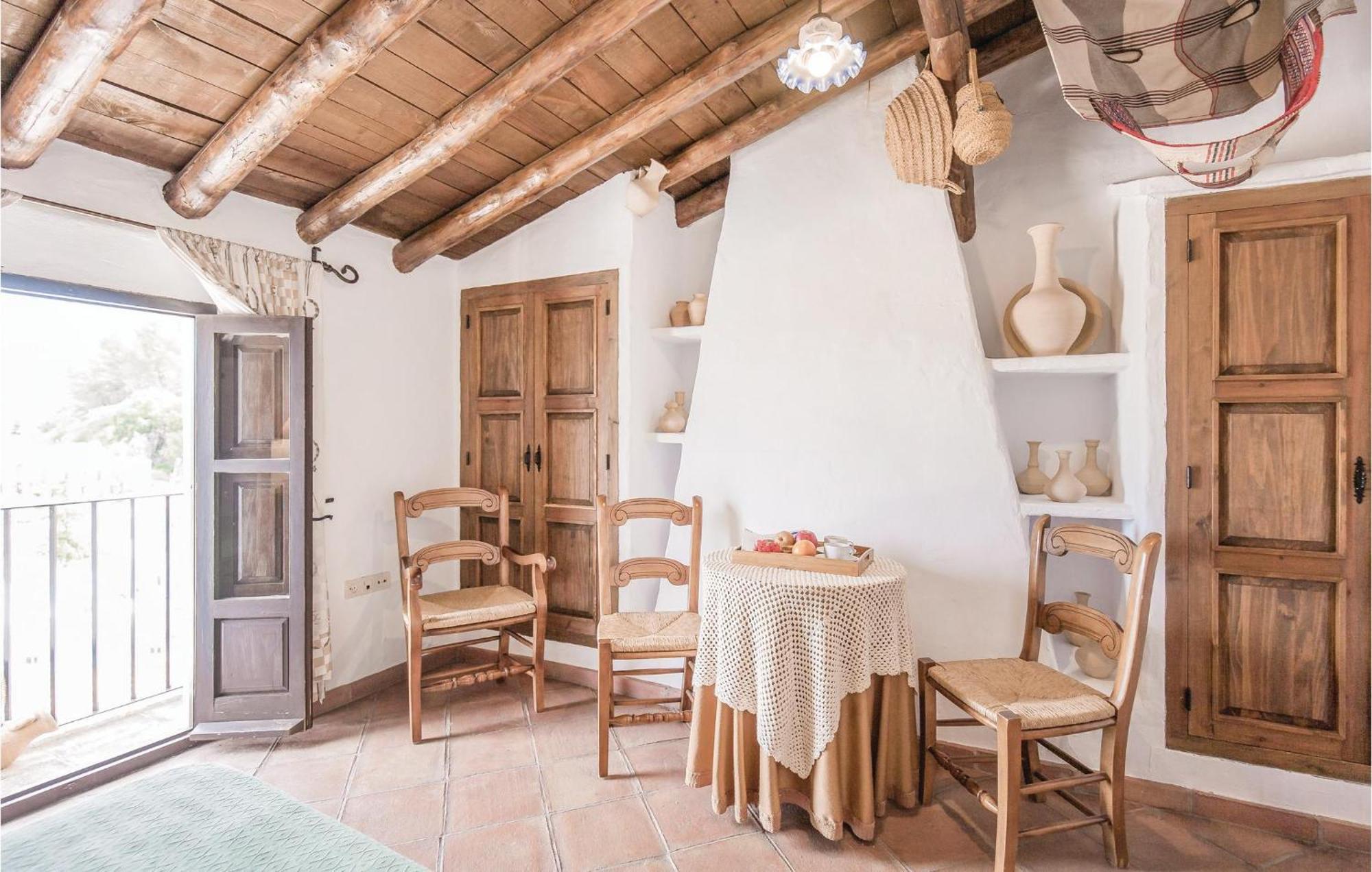Cozy Home In Zahara De La Sierra With Kitchen Exterior foto